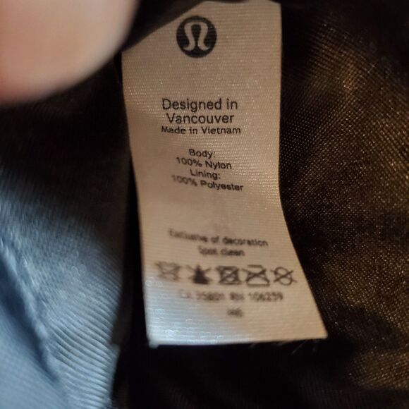 Lululemon Play Forward Black Crossbody Pouch Bag Phone Holder Water Repellent - Picture 6 of 8